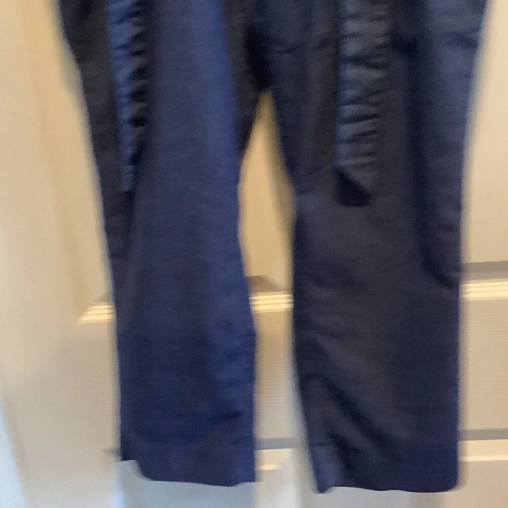 Banana Republic Women's Navy‎ Cropped Pants, linen blend